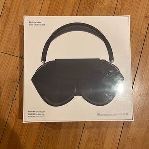 AirPods Max with Smart Case